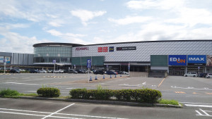 糟屋郡粕屋町原町、中古一戸建てのショッピングセンター画像です