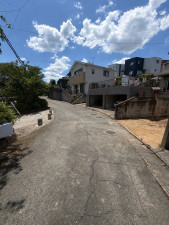 福岡市城南区友丘、土地の前面道路を含む現地写真画像です