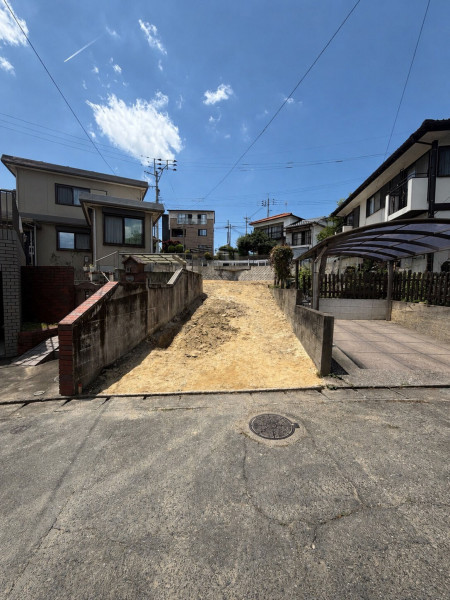 福岡市城南区友丘、土地の前面道路を含む現地写真画像です