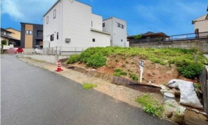 糟屋郡粕屋町花ヶ浦、土地の前面道路を含む現地写真画像です