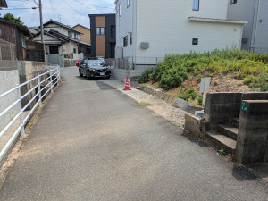 糟屋郡粕屋町花ヶ浦、土地の前面道路を含む現地写真画像です