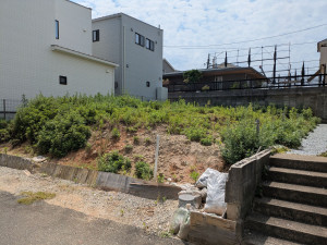 糟屋郡粕屋町花ヶ浦、土地の前面道路を含む現地写真画像です