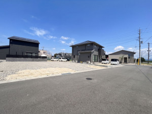 小郡市大板井、土地の前面道路を含む現地写真画像です
