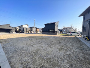 小郡市大板井、土地の前面道路を含む現地写真画像です