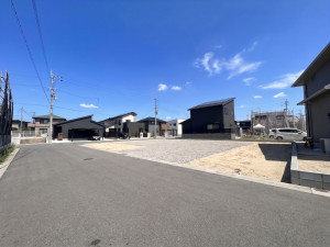 小郡市大板井、土地の前面道路を含む現地写真画像です