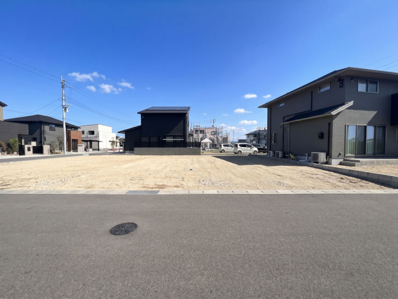 小郡市大板井、土地の前面道路を含む現地写真画像です