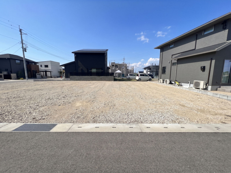 小郡市大板井、土地の前面道路を含む現地写真画像です