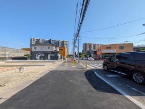 筑紫野市原田、土地の前面道路を含む現地写真画像です