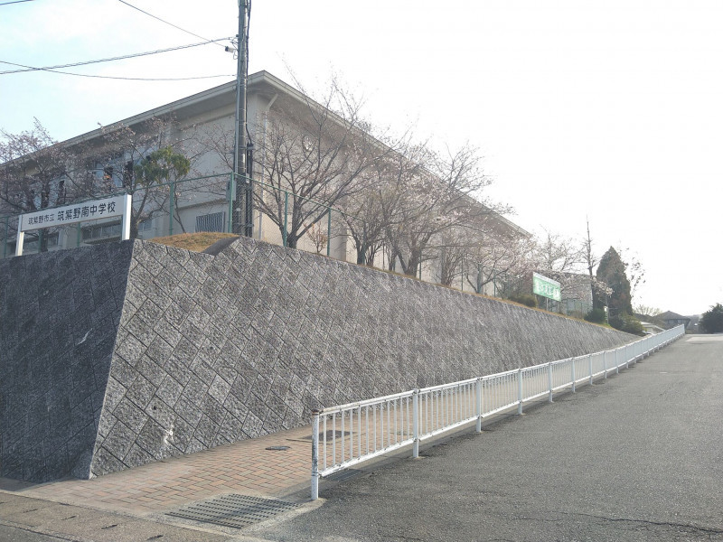 筑紫野市原田、土地の中学校画像です