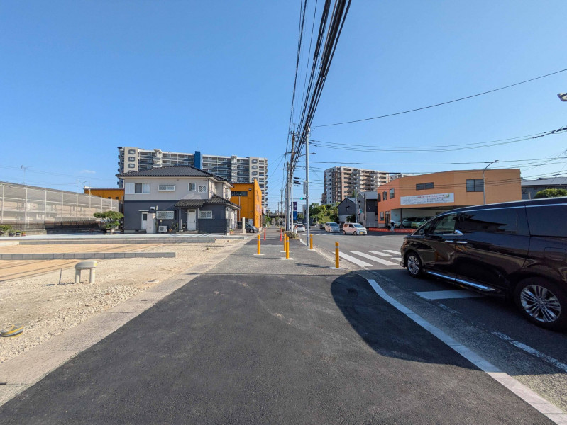 筑紫野市原田、土地の前面道路を含む現地写真画像です