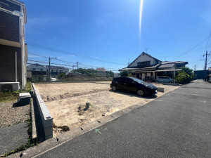 筑紫野市桜台、新築一戸建ての前面道路を含む現地写真画像です