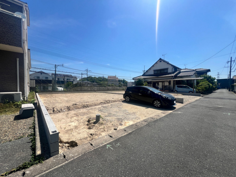 筑紫野市桜台、新築一戸建ての前面道路を含む現地写真画像です