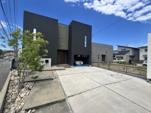 糸島市神在東、中古一戸建ての駐車場画像です