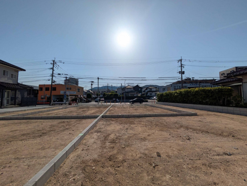 筑紫野市原田、土地の前面道路を含む現地写真画像です