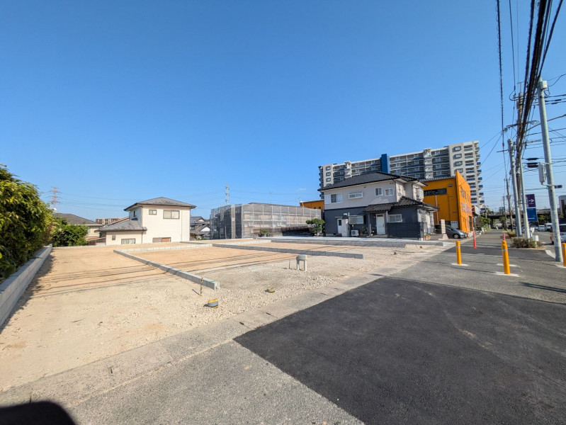 筑紫野市原田、土地の前面道路を含む現地写真画像です