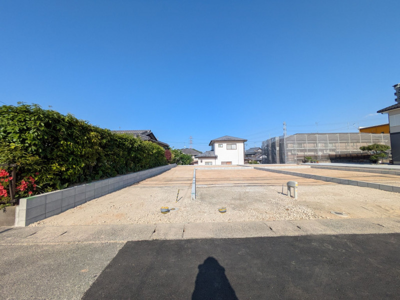 筑紫野市原田、土地の前面道路を含む現地写真画像です