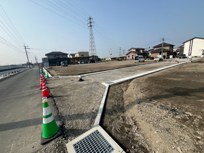柳川市三橋町蒲船津、新築一戸建ての前面道路を含む現地写真画像です
