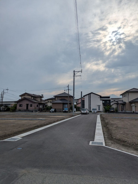 柳川市三橋町蒲船津、新築一戸建ての前面道路を含む現地写真画像です