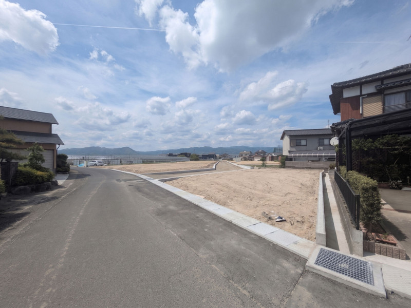 神埼郡吉野ヶ里町豆田、新築一戸建ての前面道路を含む現地写真画像です