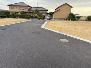 神埼郡吉野ヶ里町豆田、新築一戸建ての前面道路を含む現地写真画像です
