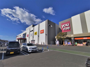 佐賀市金立町千布、中古一戸建てのショッピングセンター画像です