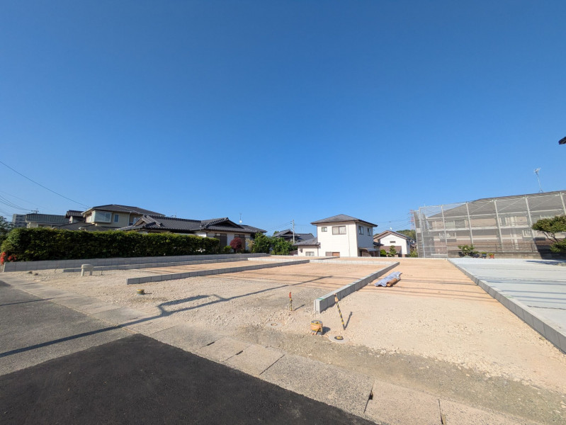 筑紫野市原田、新築一戸建ての前面道路を含む現地写真画像です