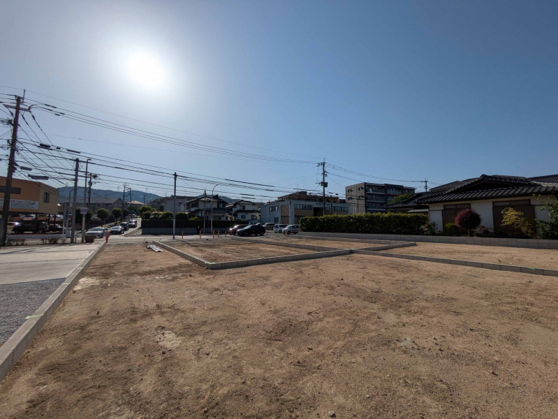 筑紫野市原田、新築一戸建ての前面道路を含む現地写真画像です
