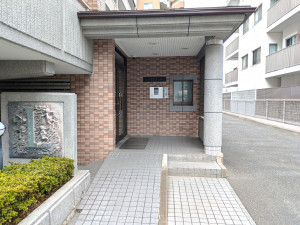 福岡市早良区昭代、マンションのエントランス画像です