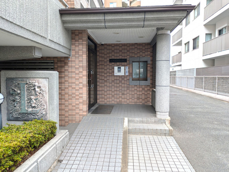 福岡市早良区昭代、マンションのエントランス画像です