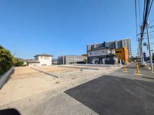 筑紫野市原田、新築一戸建ての前面道路を含む現地写真画像です