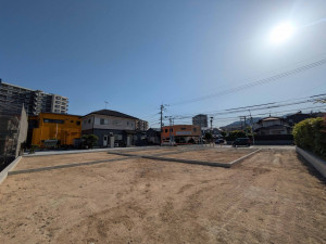 筑紫野市原田、新築一戸建ての前面道路を含む現地写真画像です