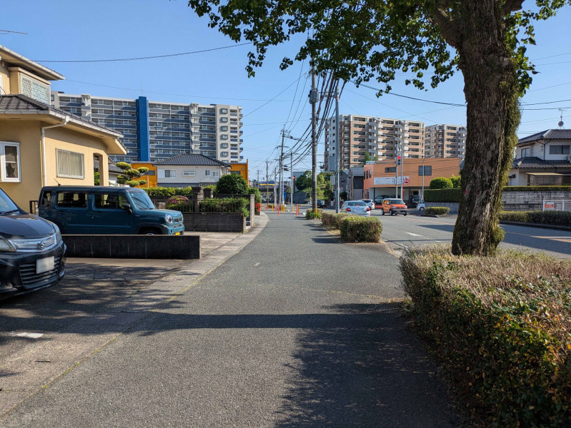 筑紫野市原田、新築一戸建ての前面道路を含む現地写真画像です