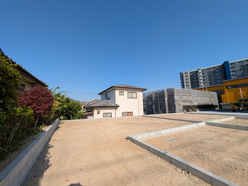 筑紫野市原田、新築一戸建ての前面道路を含む現地写真画像です