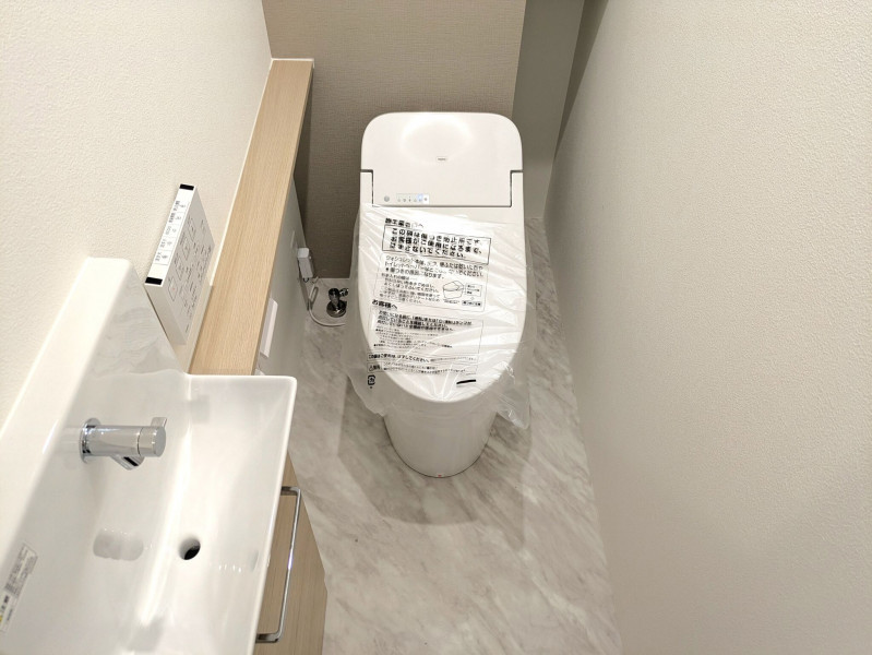 大野城市乙金、新築一戸建てのトイレ画像です