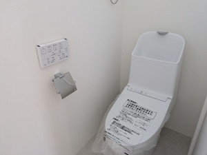 大野城市乙金、新築一戸建てのトイレ画像です