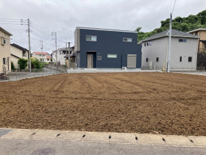福津市あけぼの、土地の前面道路を含む現地写真画像です