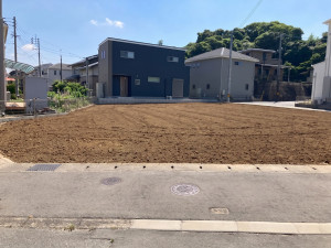 福津市あけぼの、土地の前面道路を含む現地写真画像です