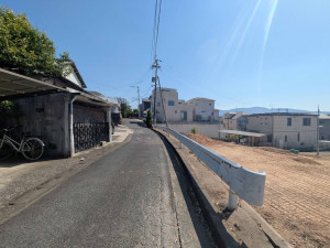 福岡市南区若久、土地の前面道路を含む現地写真画像です
