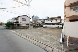 久留米市津福今町、新築一戸建ての前面道路を含む現地写真画像です