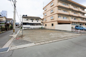 久留米市津福今町、新築一戸建ての前面道路を含む現地写真画像です