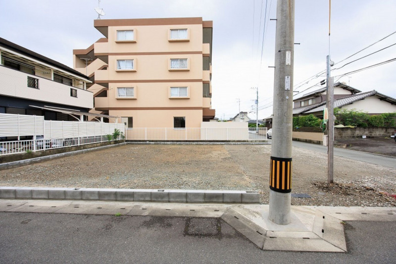 久留米市津福今町、新築一戸建ての前面道路を含む現地写真画像です
