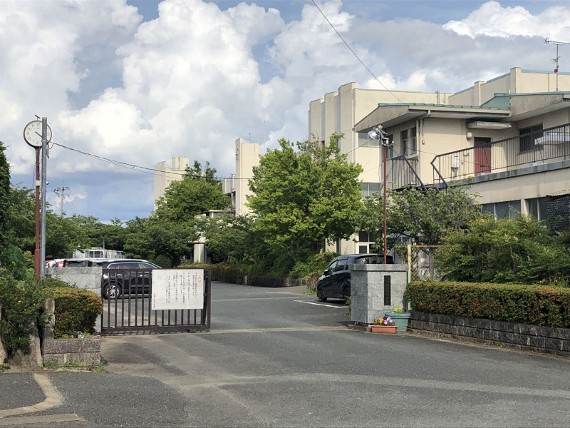 神埼郡吉野ヶ里町立野、新築一戸建ての中学校画像です
