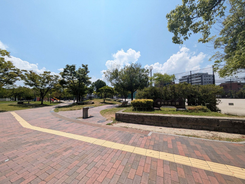 福岡市西区姪浜駅南、土地の公園画像です