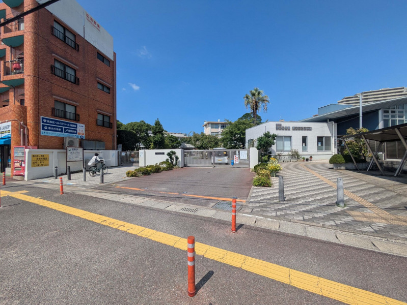 福岡市西区姪浜駅南、土地の小学校画像です