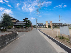 八女市吉田、新築一戸建ての前面道路を含む現地写真画像です