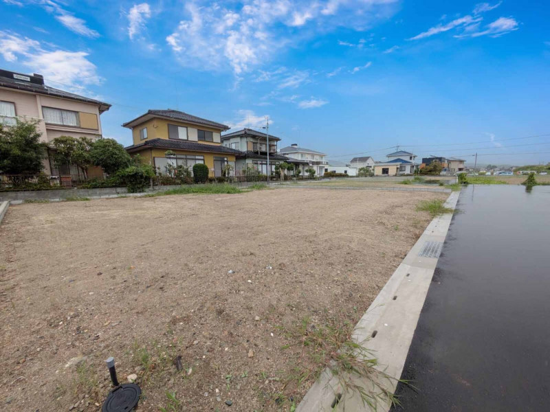 八女市吉田、新築一戸建ての前面道路を含む現地写真画像です