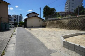 福津市中央、新築一戸建ての前面道路を含む現地写真画像です