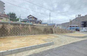 福津市中央、新築一戸建ての前面道路を含む現地写真画像です