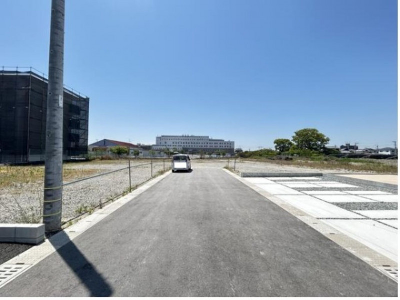 柳川市筑紫町、新築一戸建ての前面道路を含む現地写真画像です