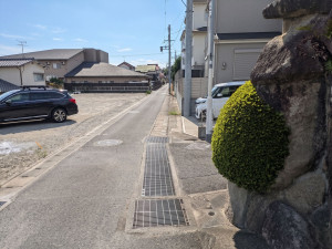 福岡市南区鶴田、土地の前面道路を含む現地写真画像です
